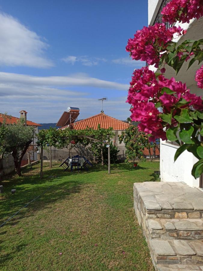 Dora'S House Comfortable Apartment With A Yard And View Pyrgadikia Eksteriør bilde