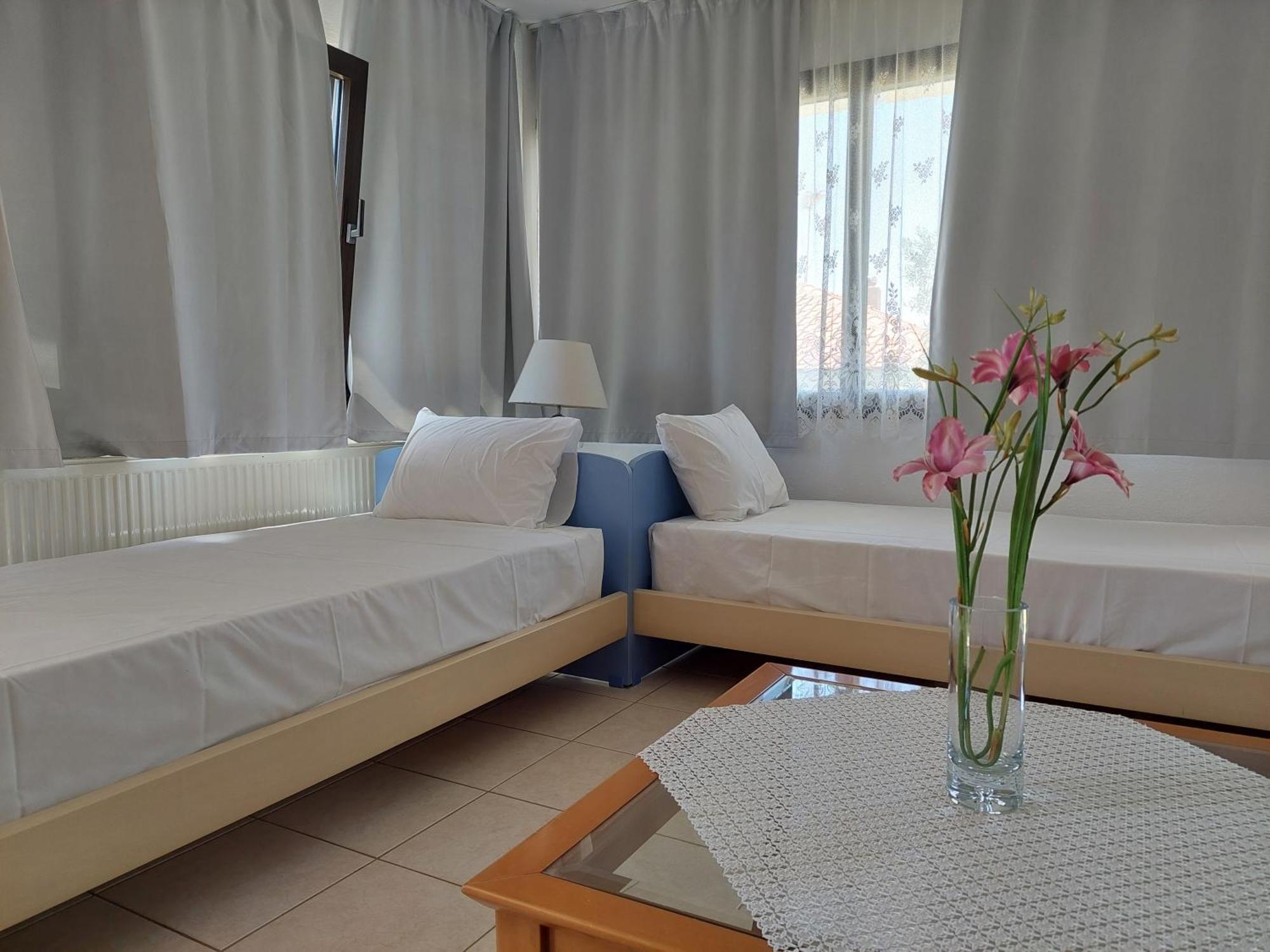 Dora'S House Comfortable Apartment With A Yard And View Pyrgadikia Eksteriør bilde