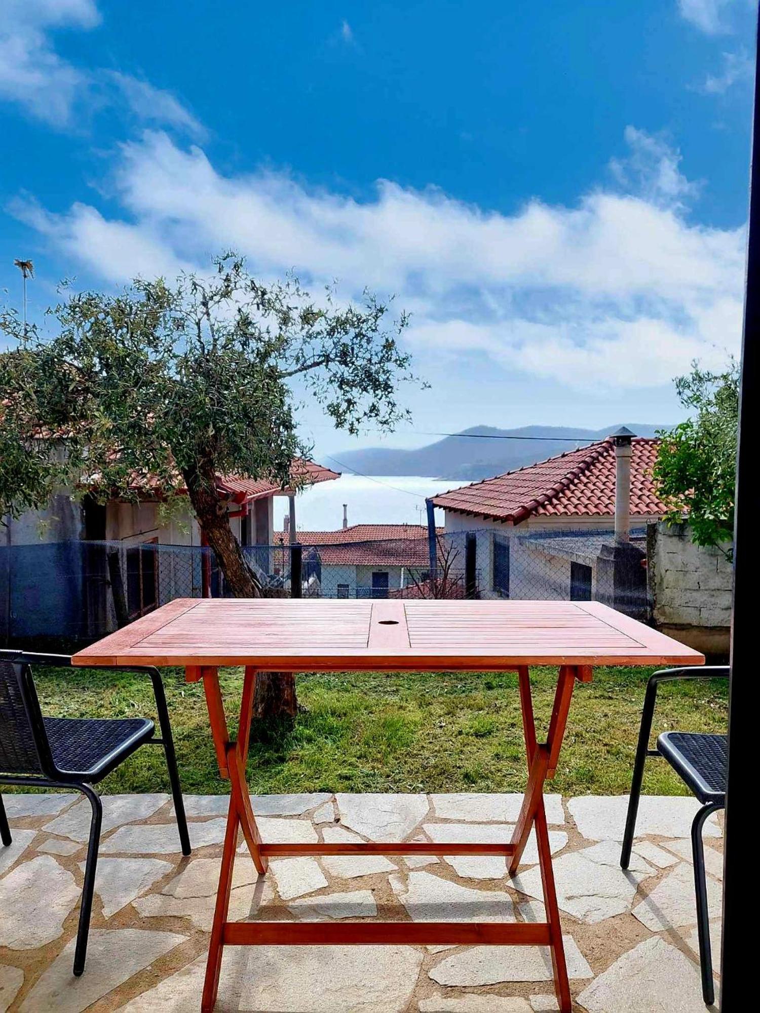 Dora'S House Comfortable Apartment With A Yard And View Pyrgadikia Eksteriør bilde