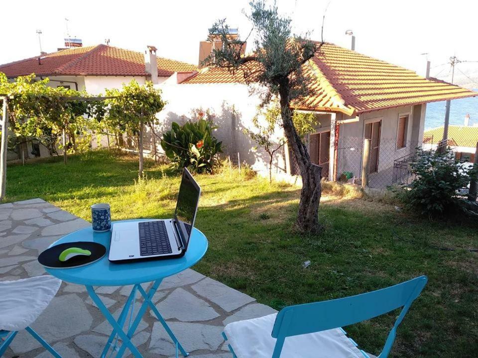 Dora'S House Comfortable Apartment With A Yard And View Pyrgadikia Eksteriør bilde