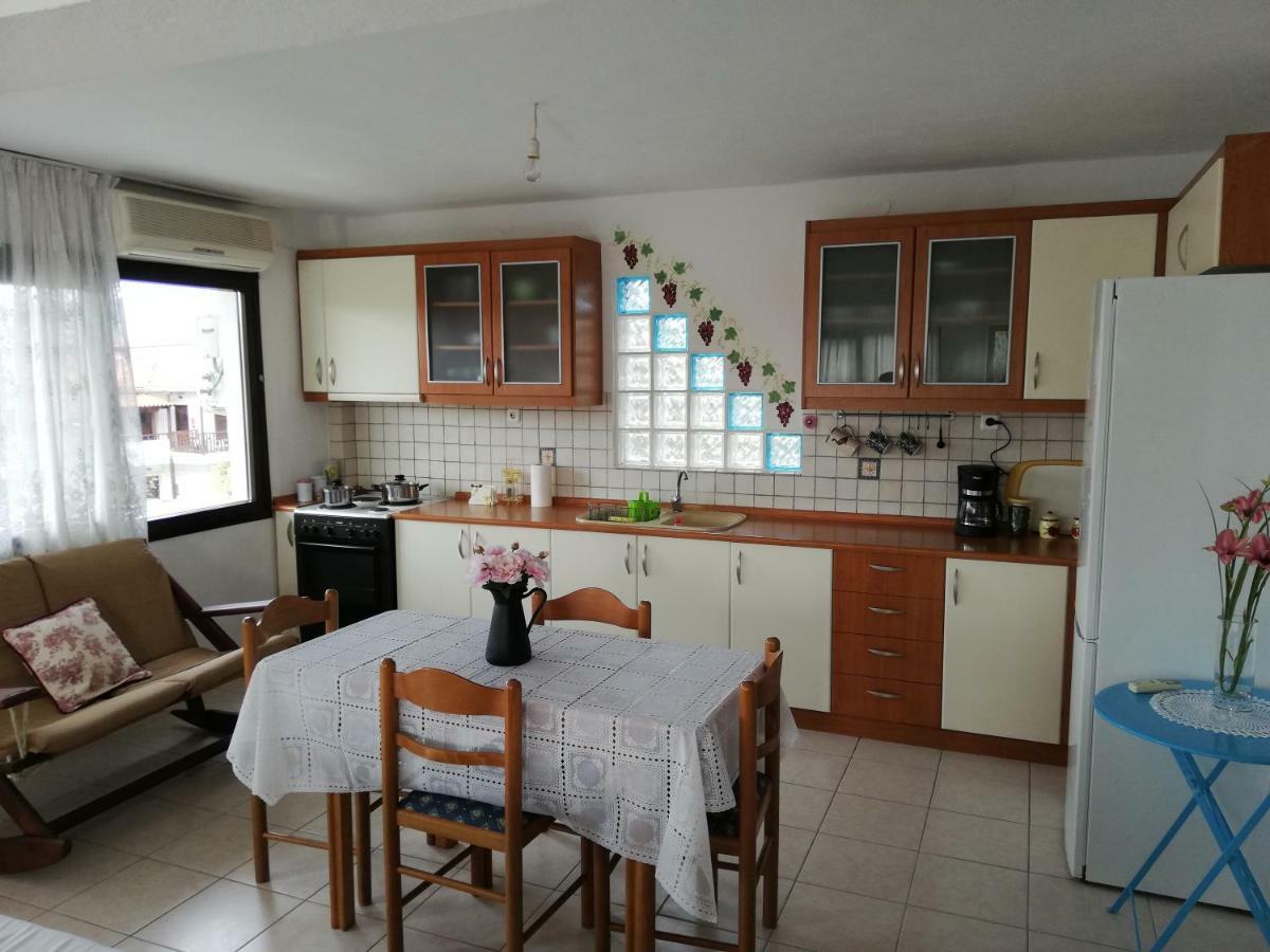 Dora'S House Comfortable Apartment With A Yard And View Pyrgadikia Eksteriør bilde